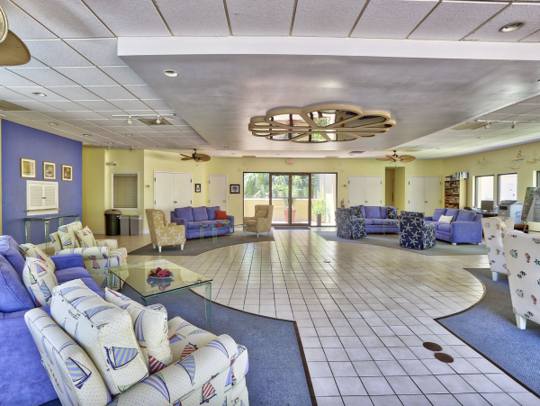 Luxurious Bayfront Condo Steps to beach